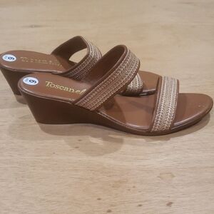 Toscanella  Italian Mimma Double Band Tan Wedge Sandals SZ 9 NWOT